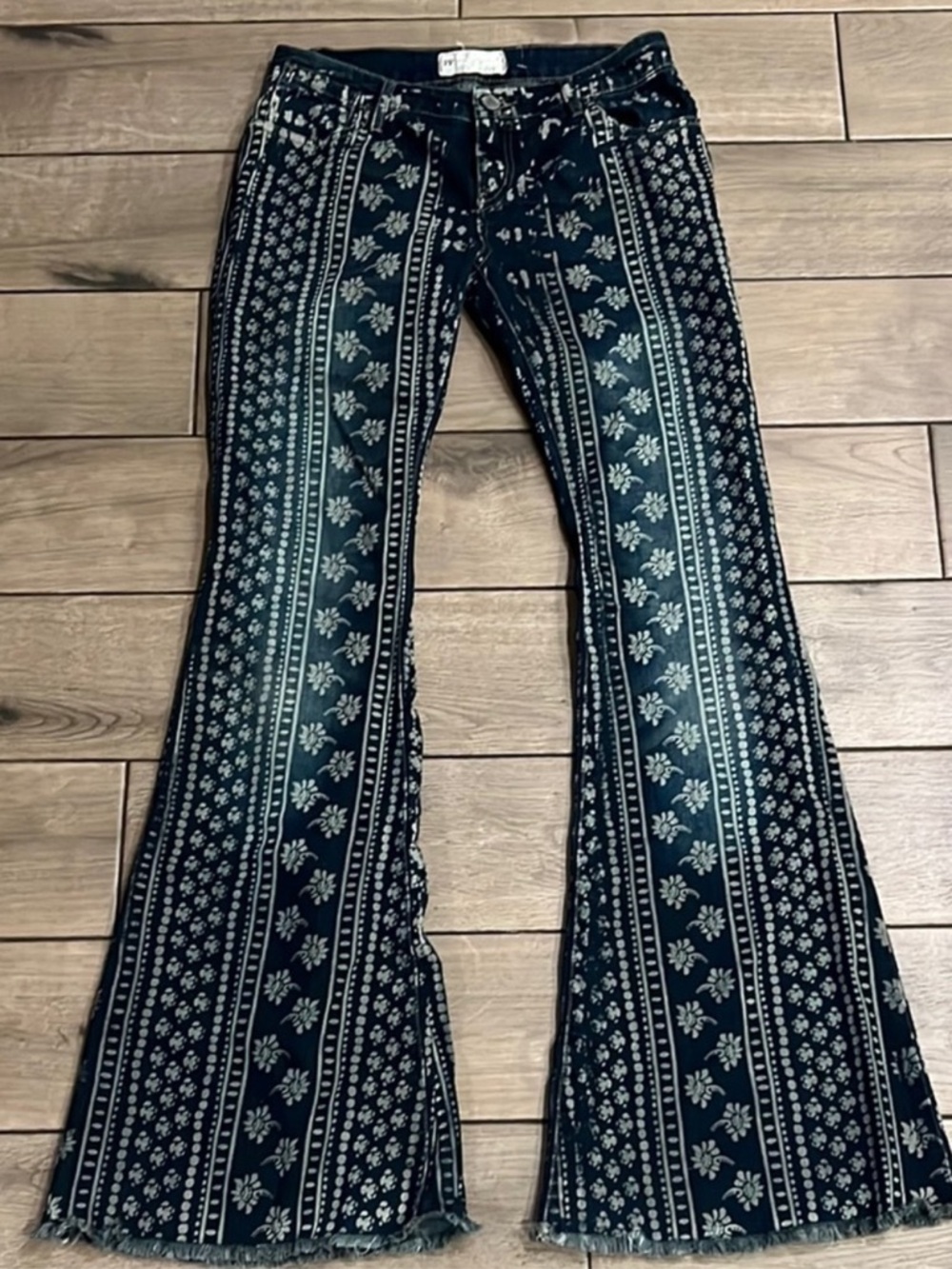 Free People Mantra Bali Print Indigo Flare Jeans 26 - Picture 5 of 12
